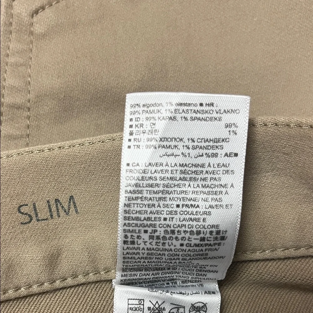 Banana Republic The Traveler Slim Fit Tan Pants, size 32x32‎